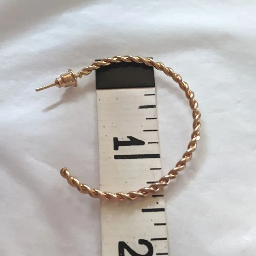 Gold Hoop Earrings Thin Rope 1.5" - Picture 4 of 7